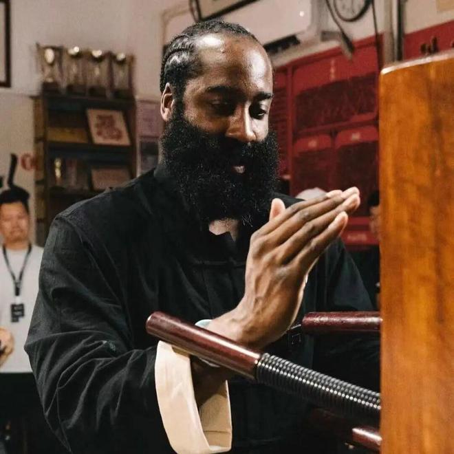 哈登率76人四杀骑士创历史得分助攻双里程碑