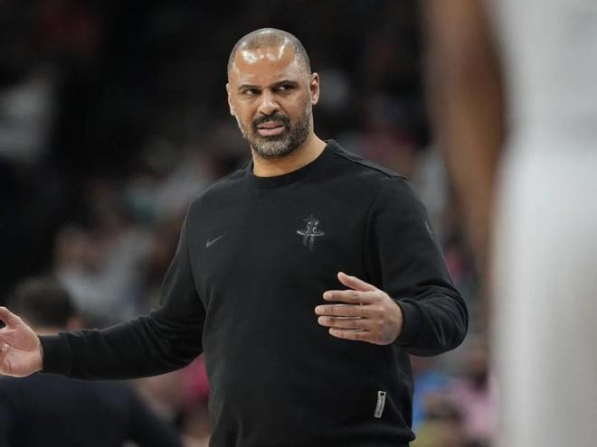 火箭防守漏洞致惨败 马刺三分雨狂轰145分