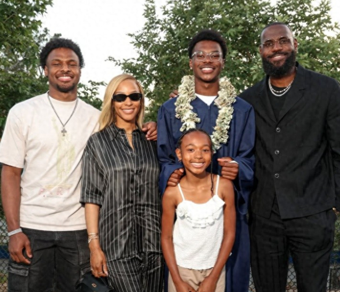 詹姆斯双子星闪耀赛场 布朗尼爆发助南湾湖人狂