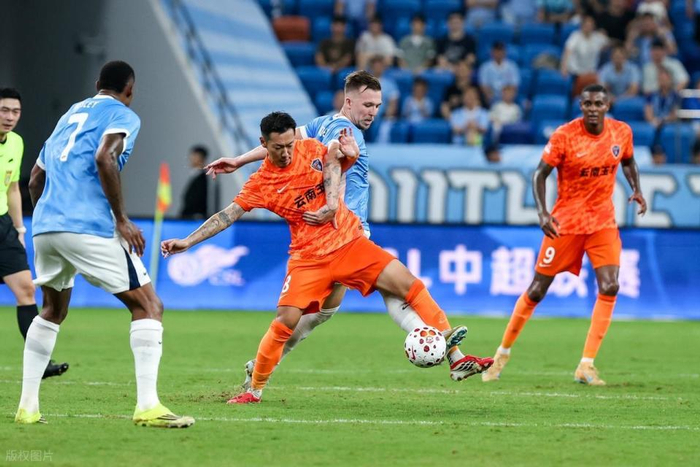 徐新爆射破门助云南玉昆险胜 上港陷5轮1分困局