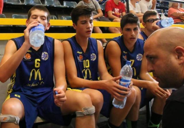 从被欺凌少年到全明星：阿夫迪亚蜕变之路助开